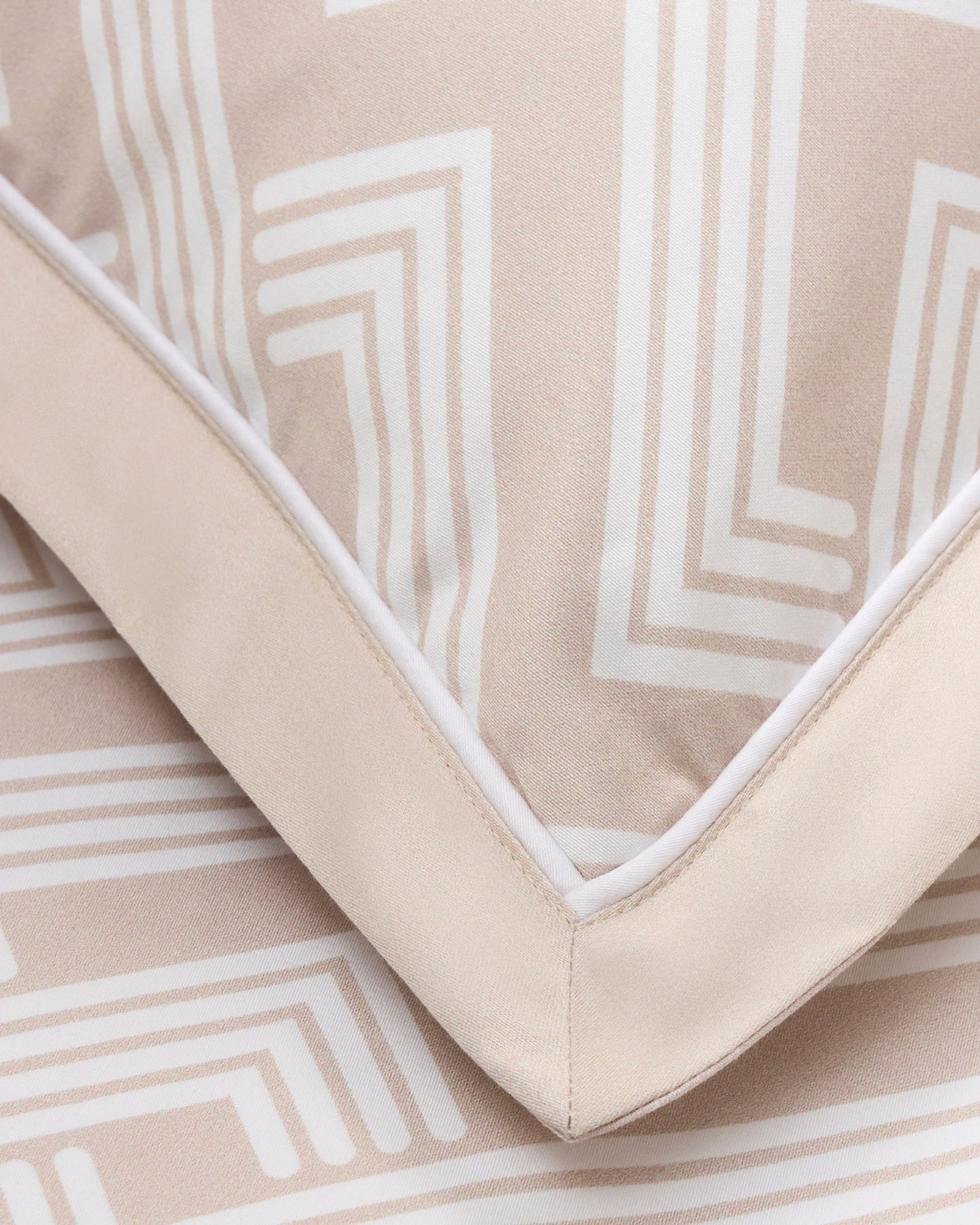 Christy "Groove" Geometric Duvet Cover Set in Gold