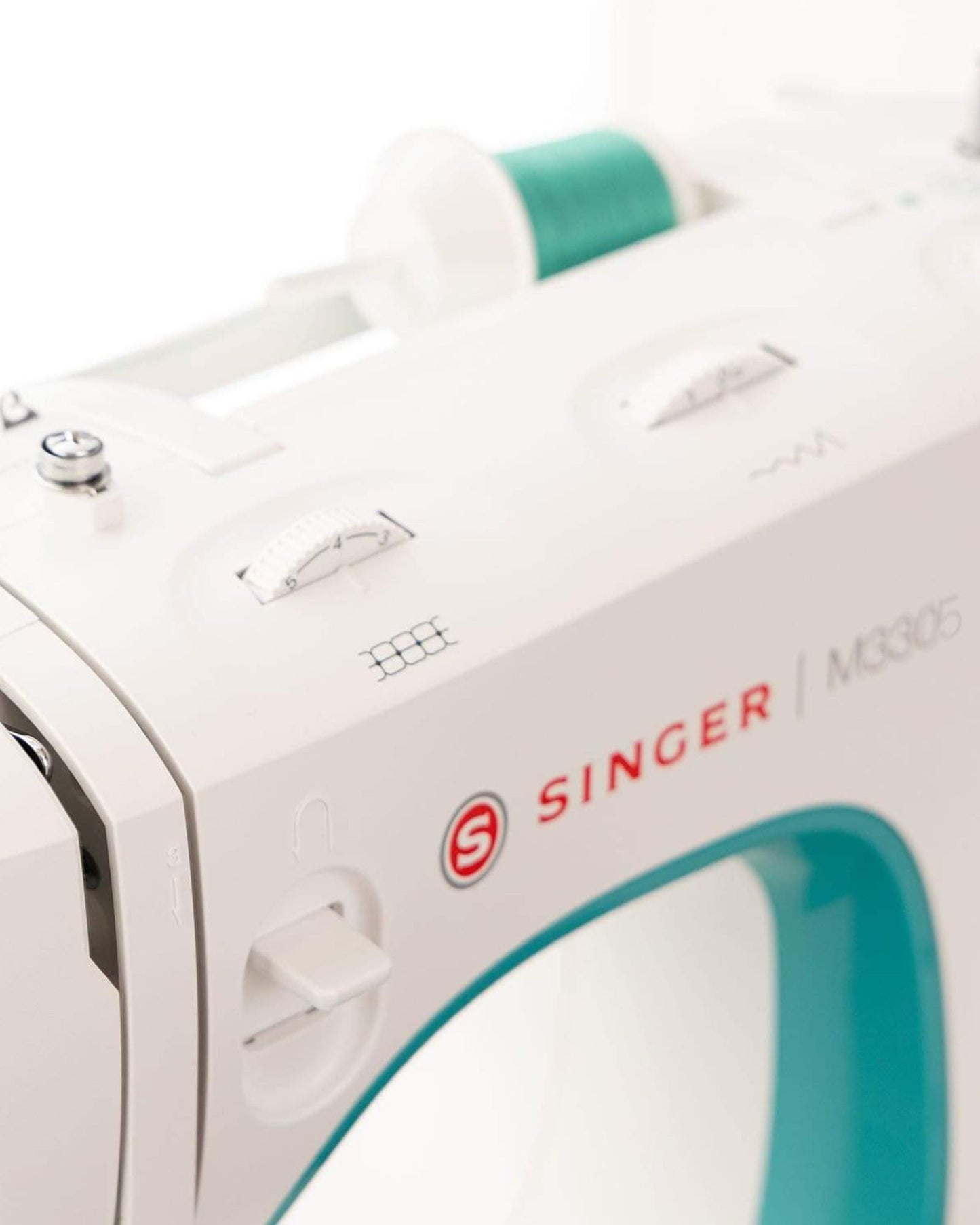 Singer Mechanical Sewing Machine M3305