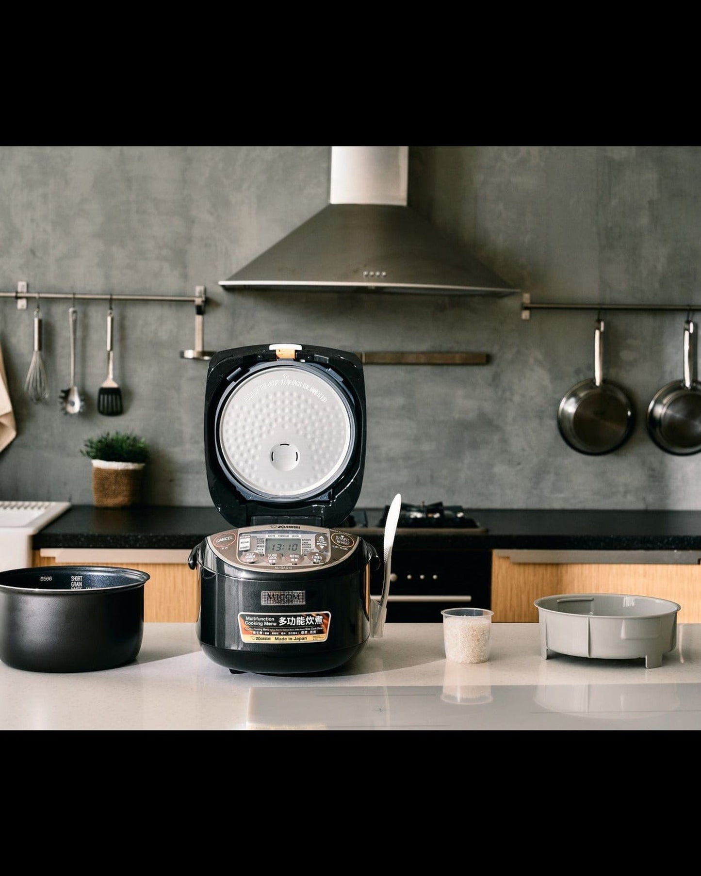 Zojirushi 1.8L -Metallic Black Electronic Rice Cooker/ Warmer