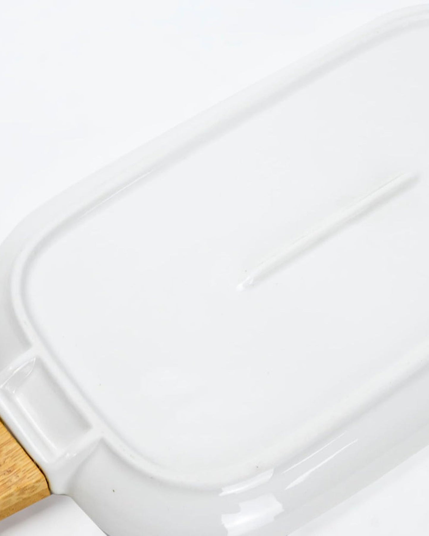 Shallow Porcelain Ceramic Plate with Bamboo Handle - Gourmet Serveware Tableware, 35x15x2.3cm, White - Brown