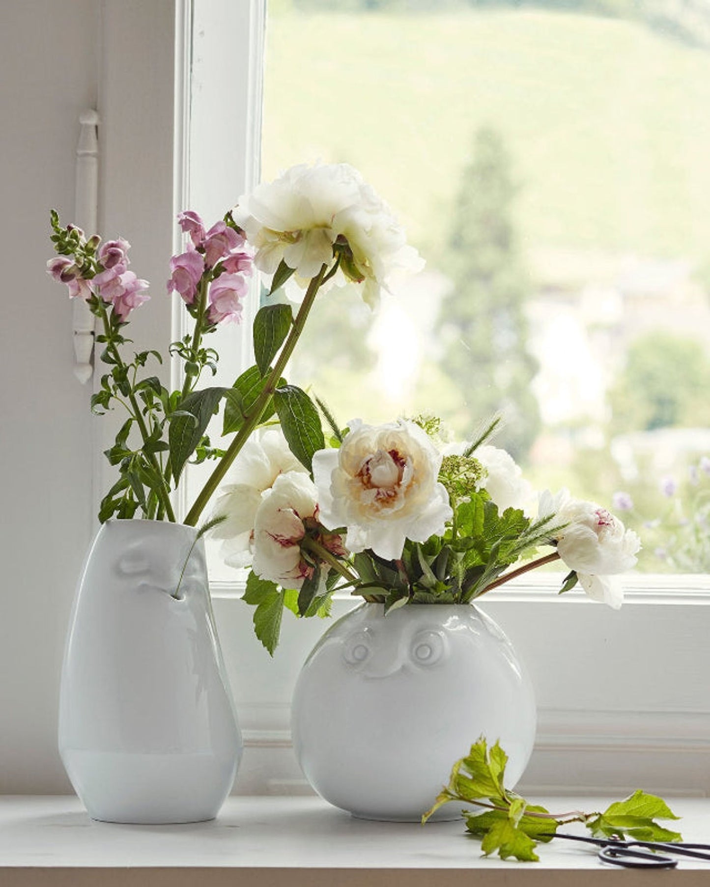 58 Products Vase - laid-back white