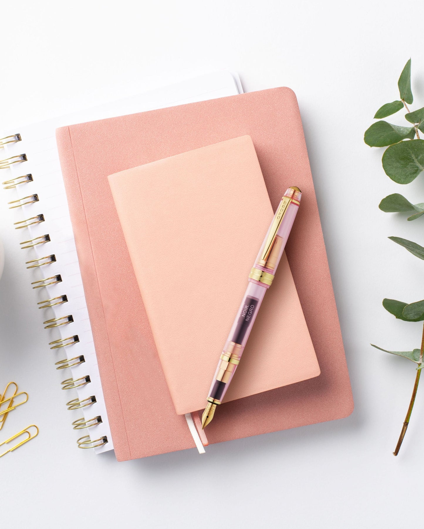 Cross Bailey Light Translucent Pink Sapphire Resin Gold-Plated Fountain Pen