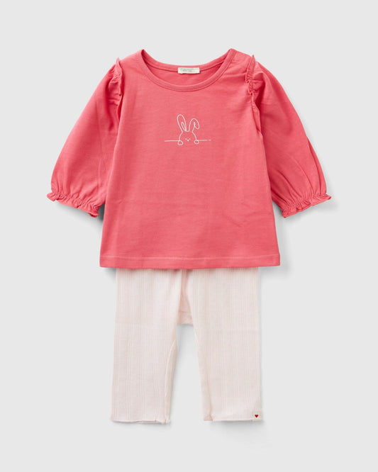 T-shirt and trousers set