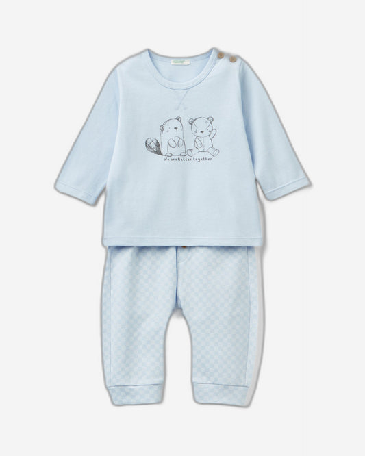 Warm t-shirt and trousers outfit