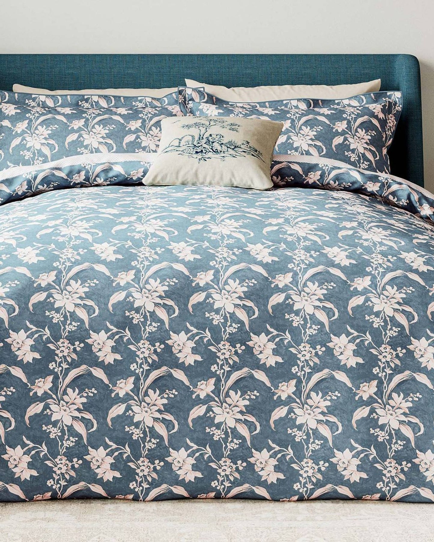 V & A "Daffodil" Duvet Cover Set in Blue