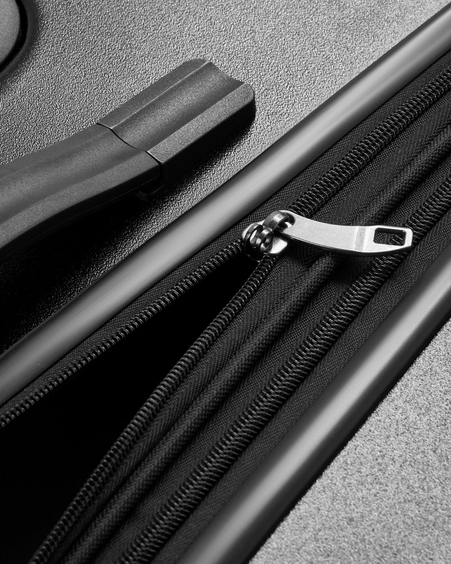 Jeep JH004C Hardcase 4 Double Wheel Expandable Trolley