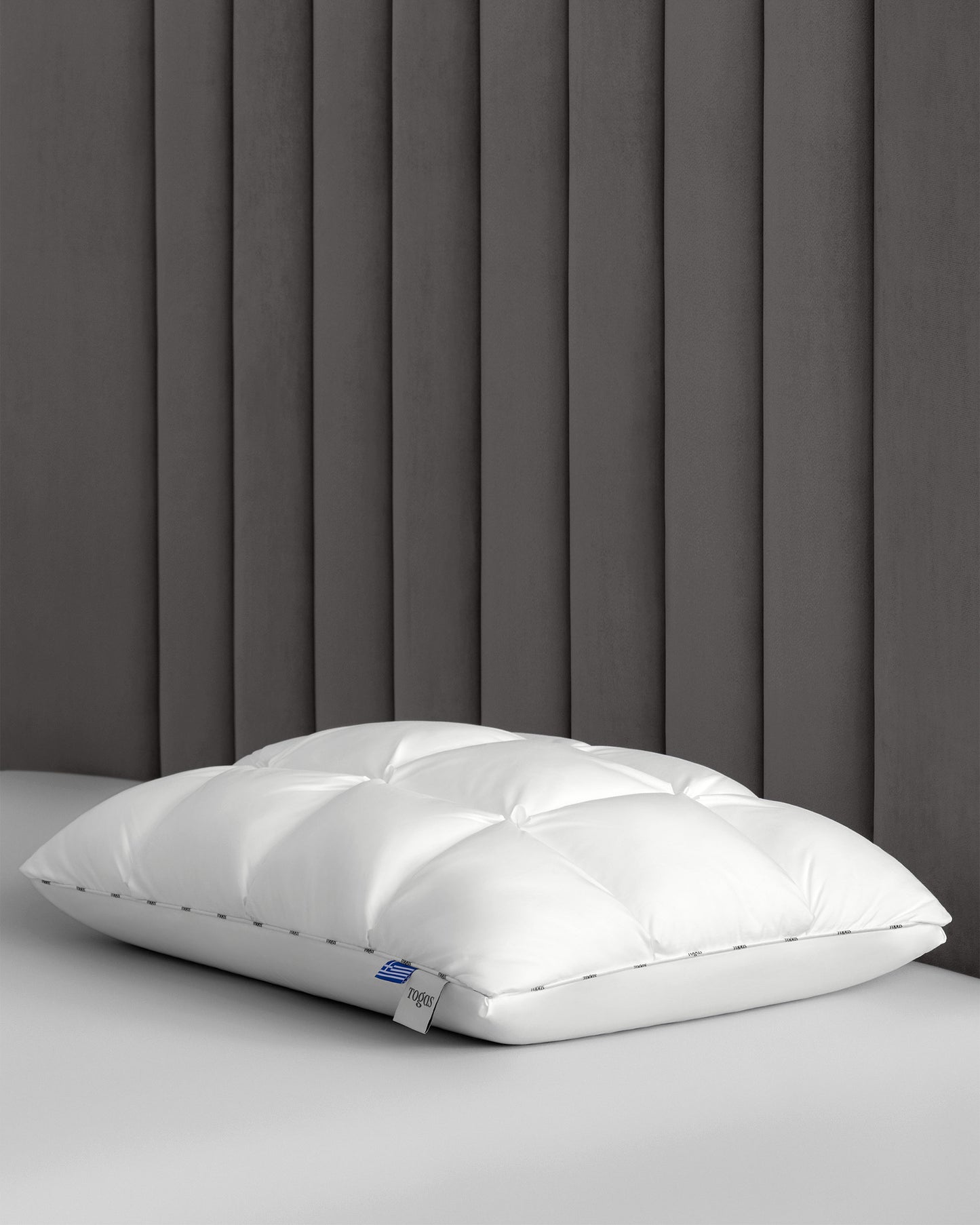 Togas Minoris Transformer pillow
