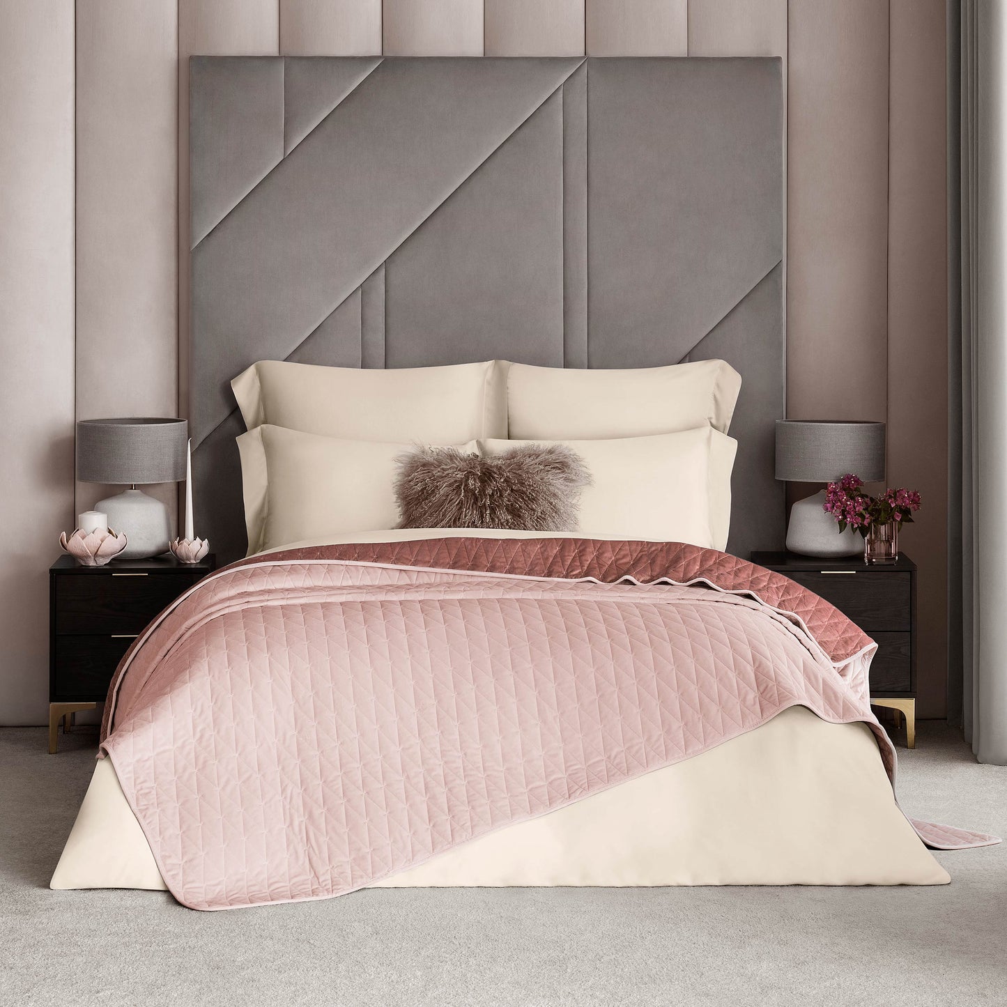 Togas Moretto Bedcover in Pink