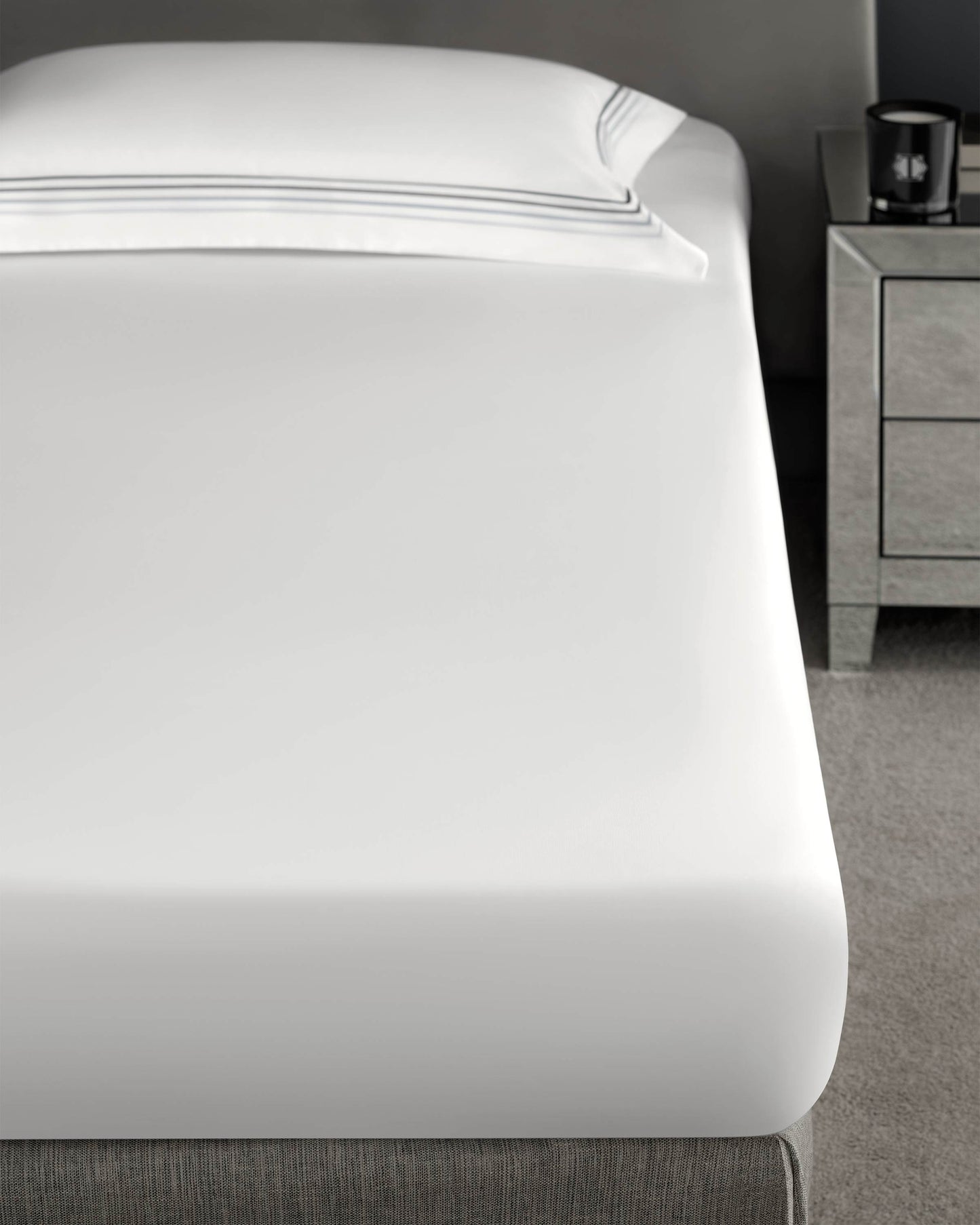 Togas Linari bed set in White Grey