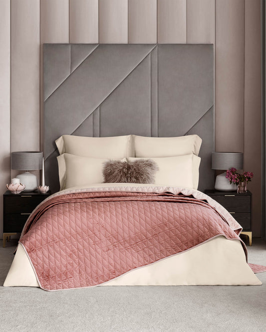 Togas Moretto Bedcover in Pink