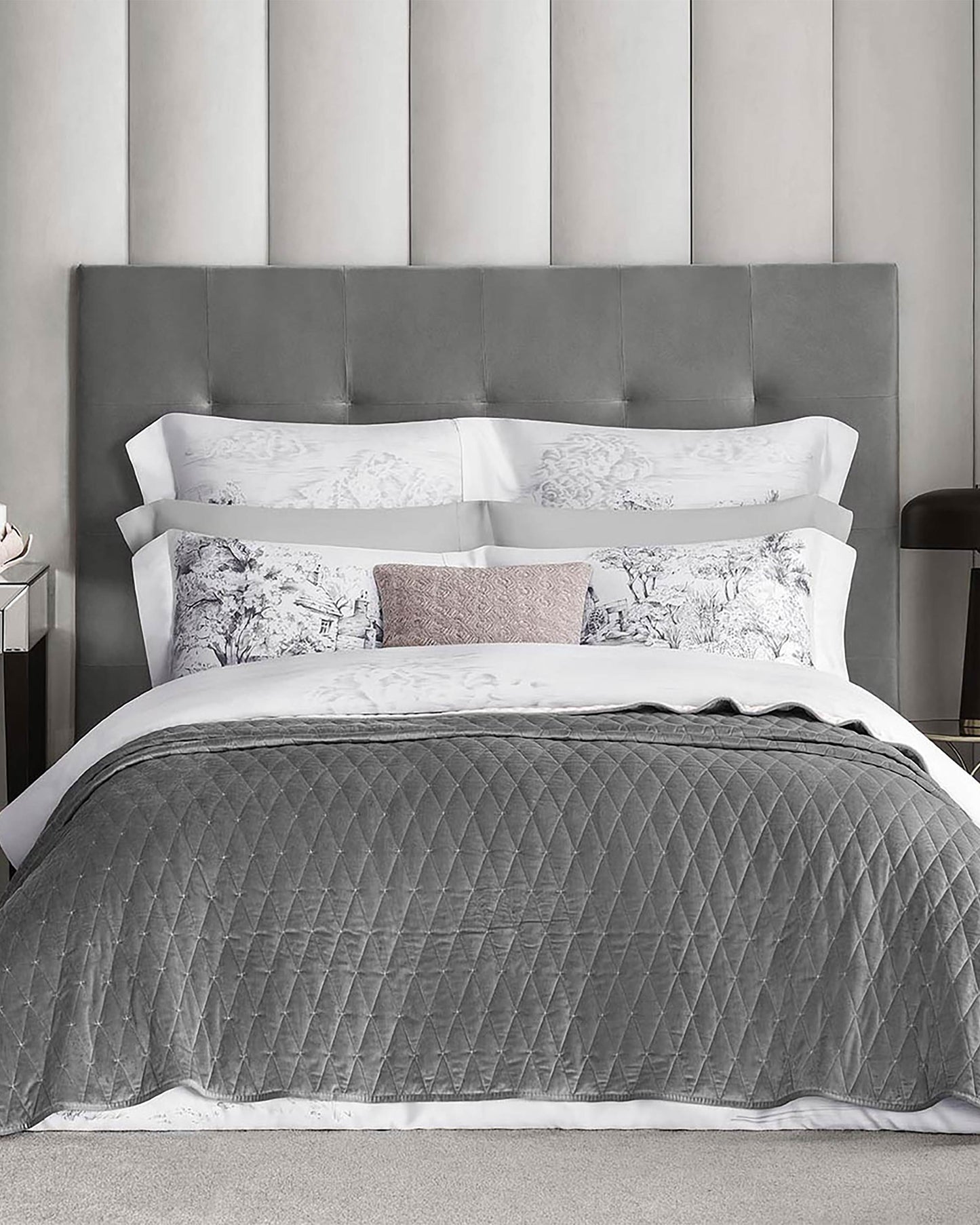 Togas Moretto Bedcover in Pink