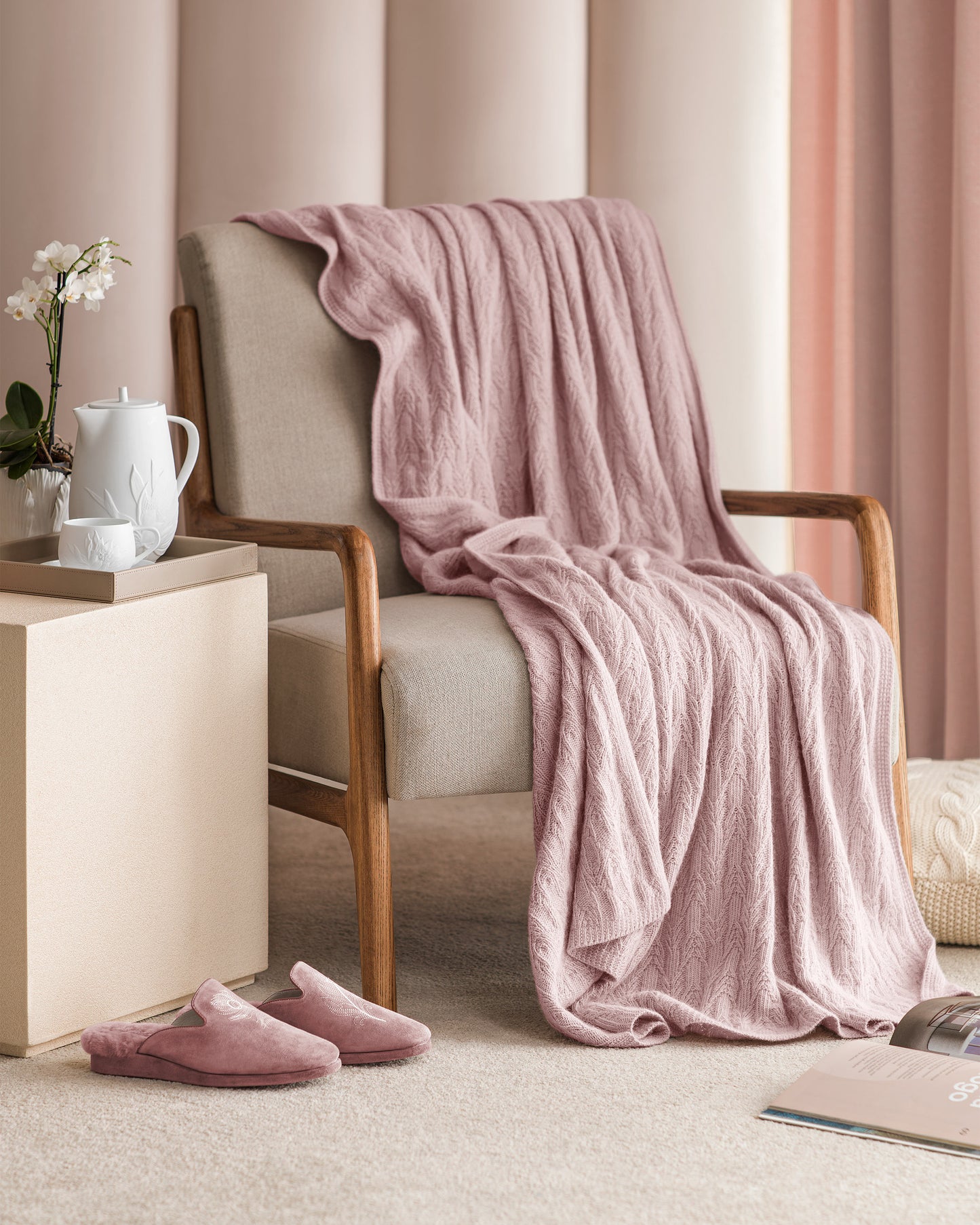 Togas Holty throw in Beige
