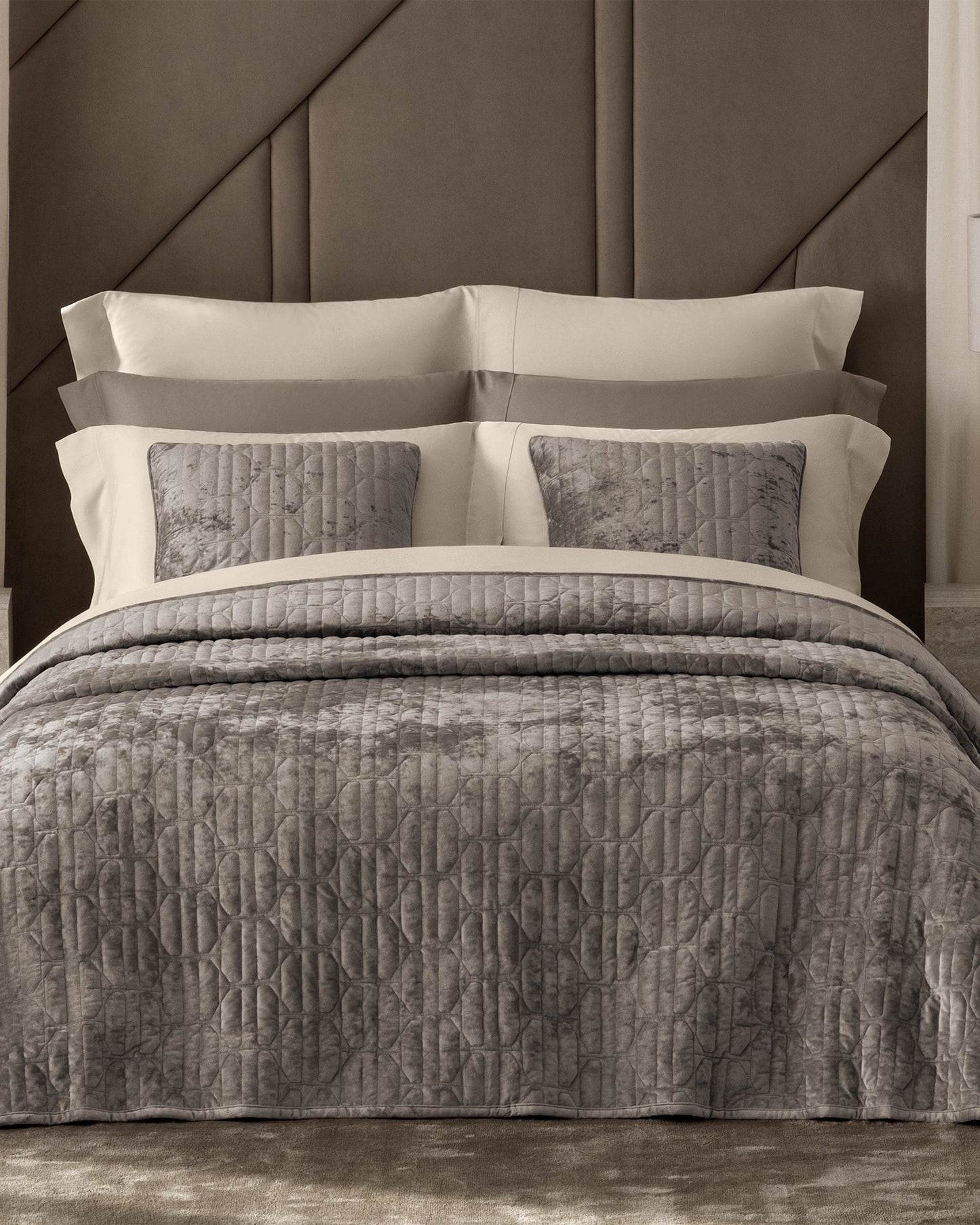Togas Arnas Bedcover in Brown