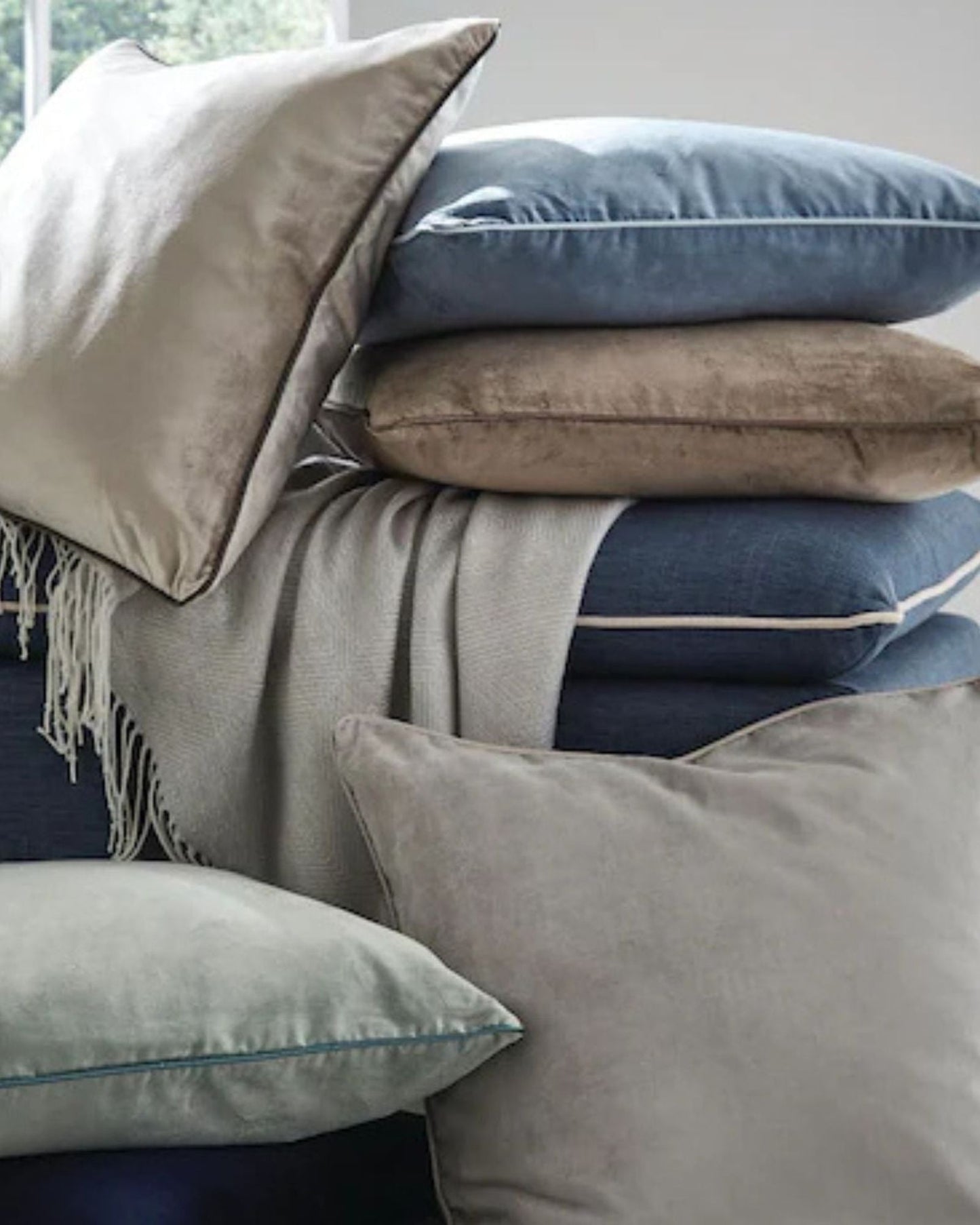 Laura Ashley "Nigella" Decorative Filled Cushion - 50 x 50 cm