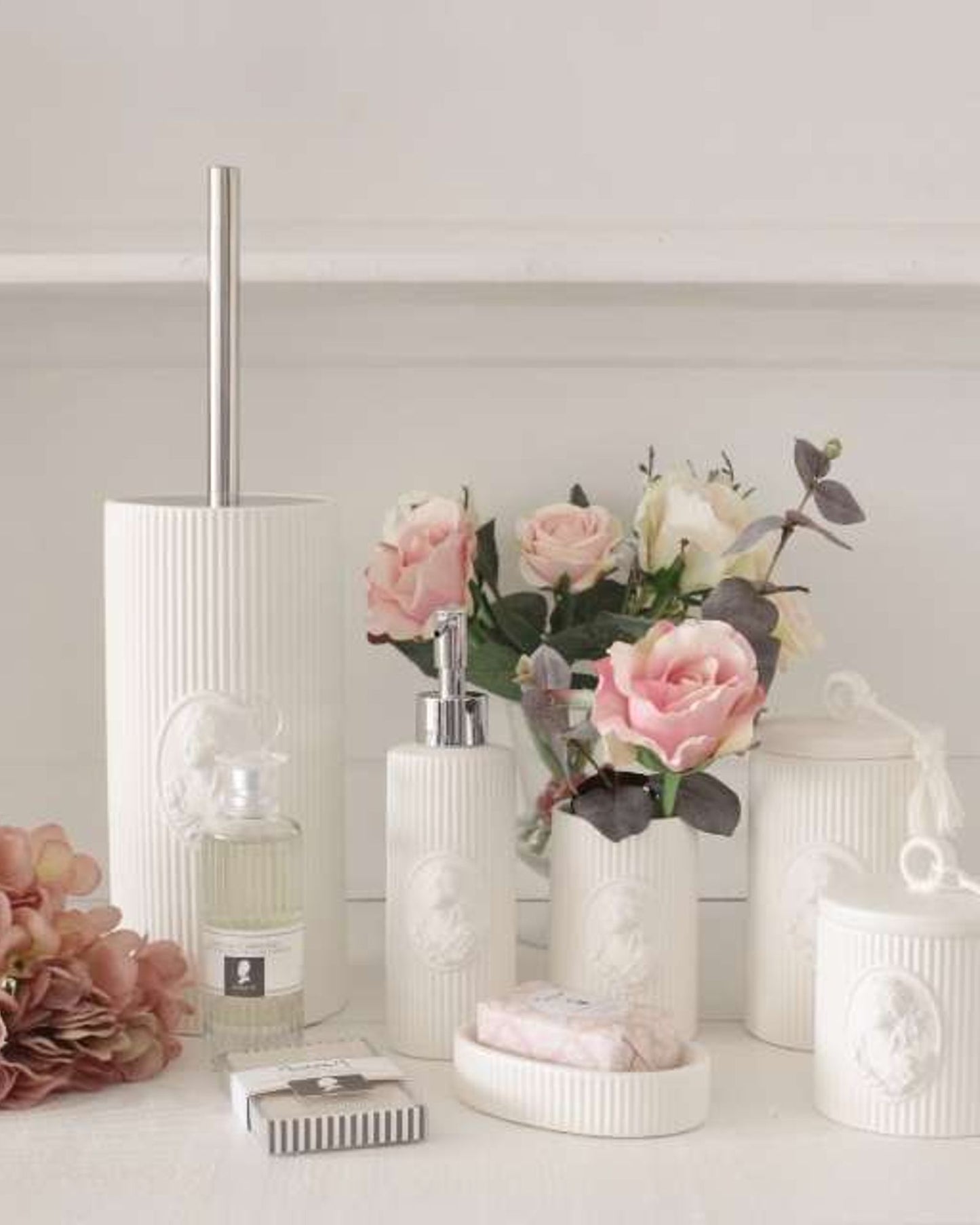 Mathilde "Marquise" Ceramic Bathroom Accessories in White