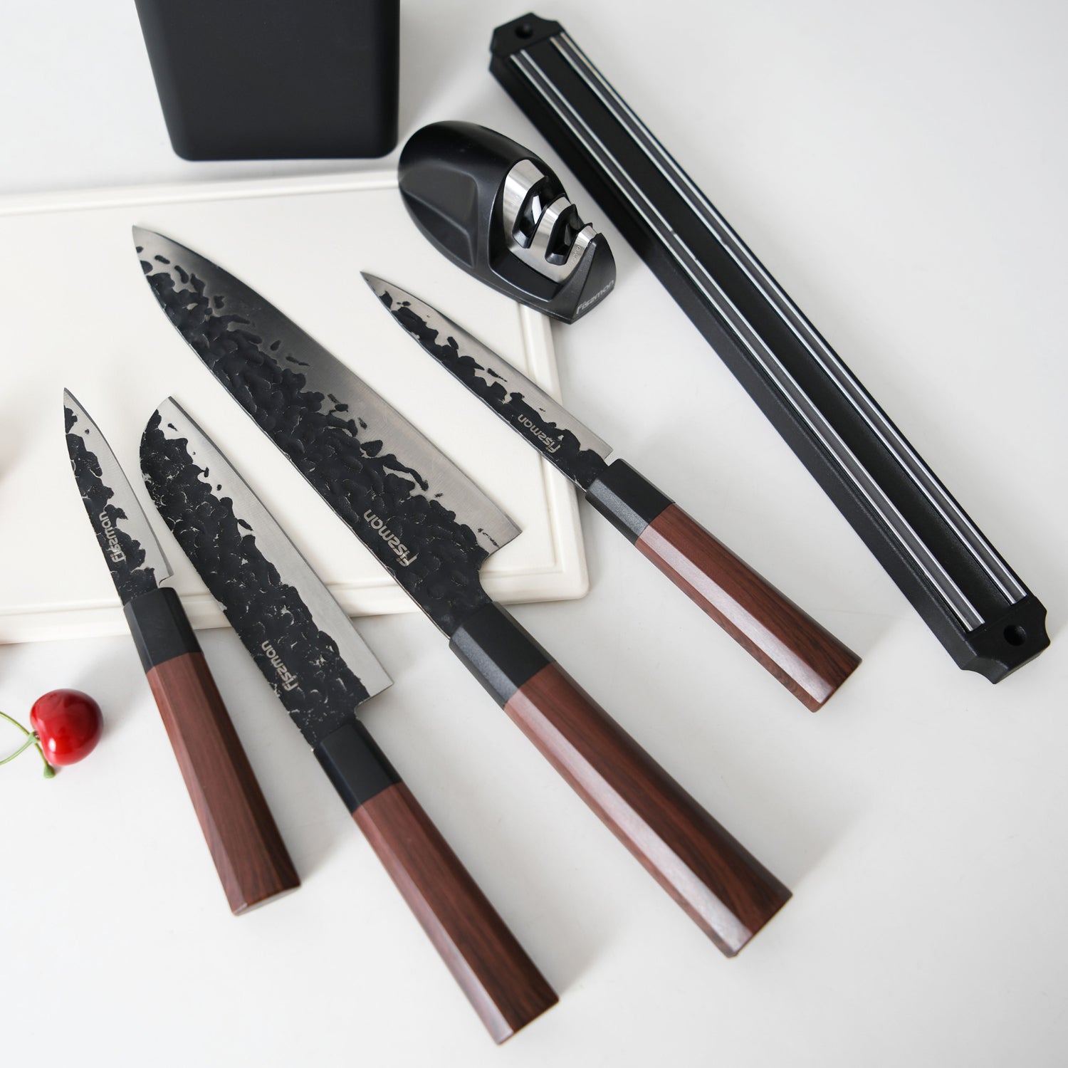 مجموعة سكاكين Fissman المكونة من 6 قطع ، سلسلة Kendo X30Cr13 Steel ، سكين الشيف مقاس 8 بوصات ، 5 "5 فائدة ، سكين إقران 3.5 بوصة ، قضيب مغناطيسي ، ومبراة
