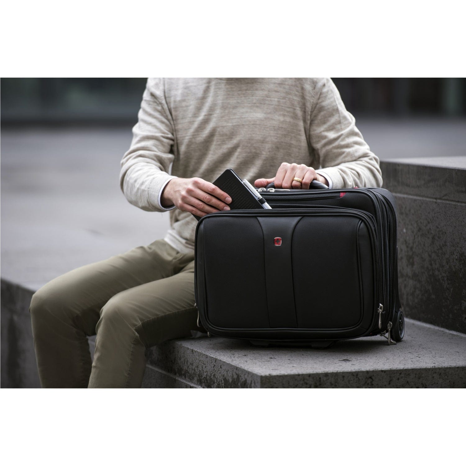 Wenger Patriot 2-Piece Business Set with Comp-U-Roller and Matching 15.6'' Laptop Case - 600662