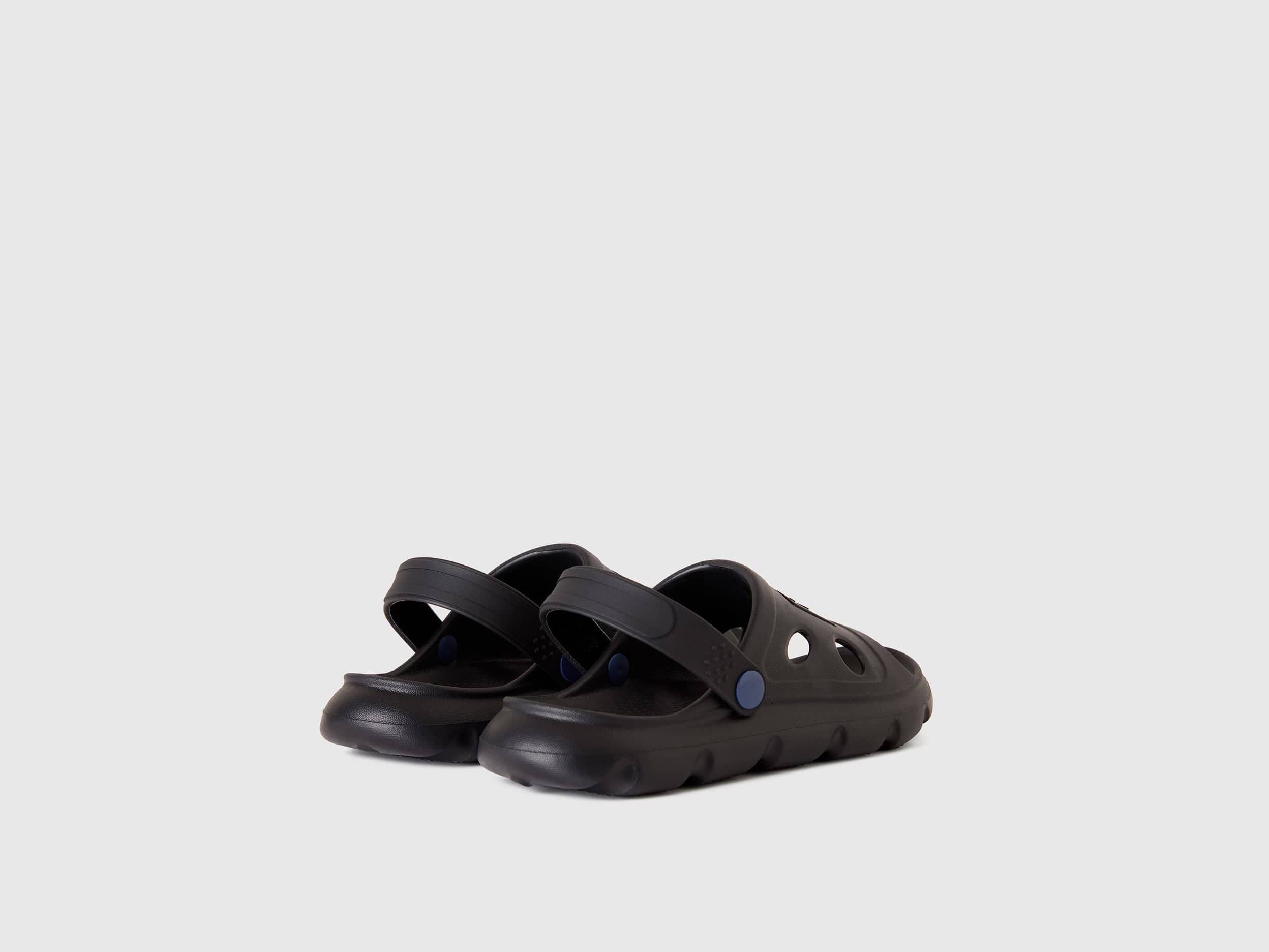 Sandals in lightweight rubber