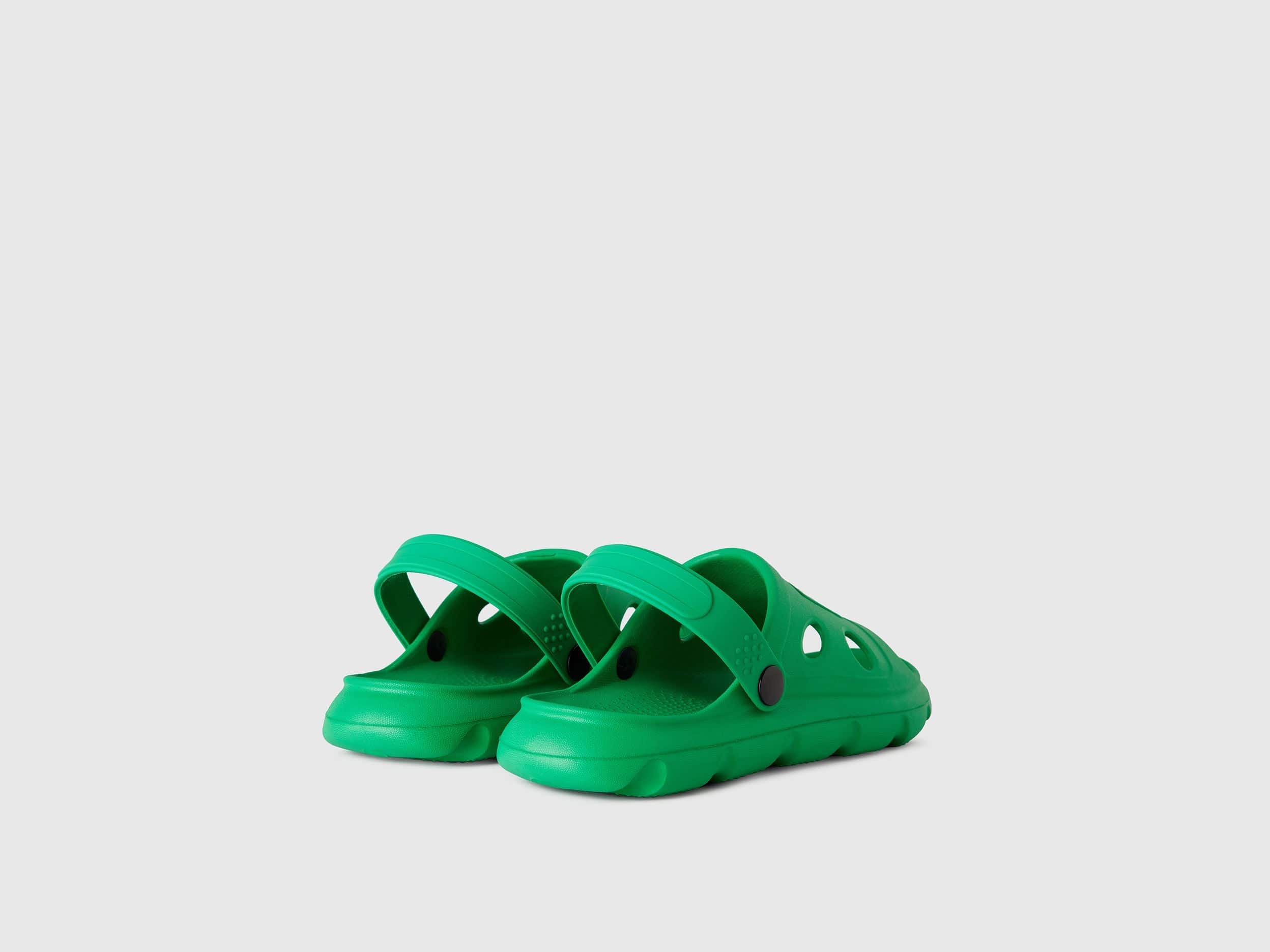 Sandals in lightweight rubber
