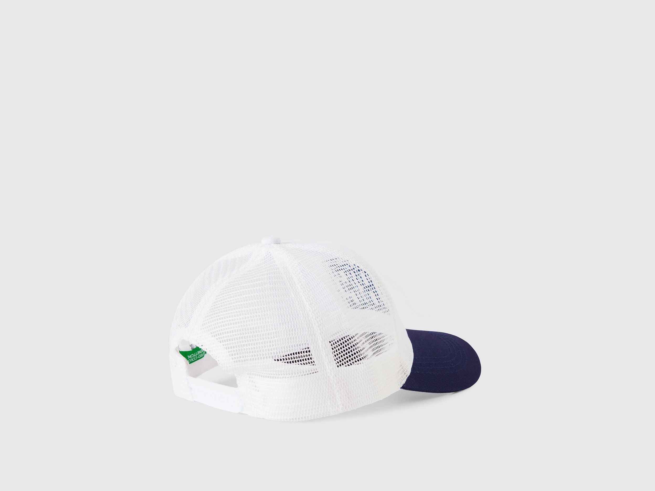 Baseball cap with mesh