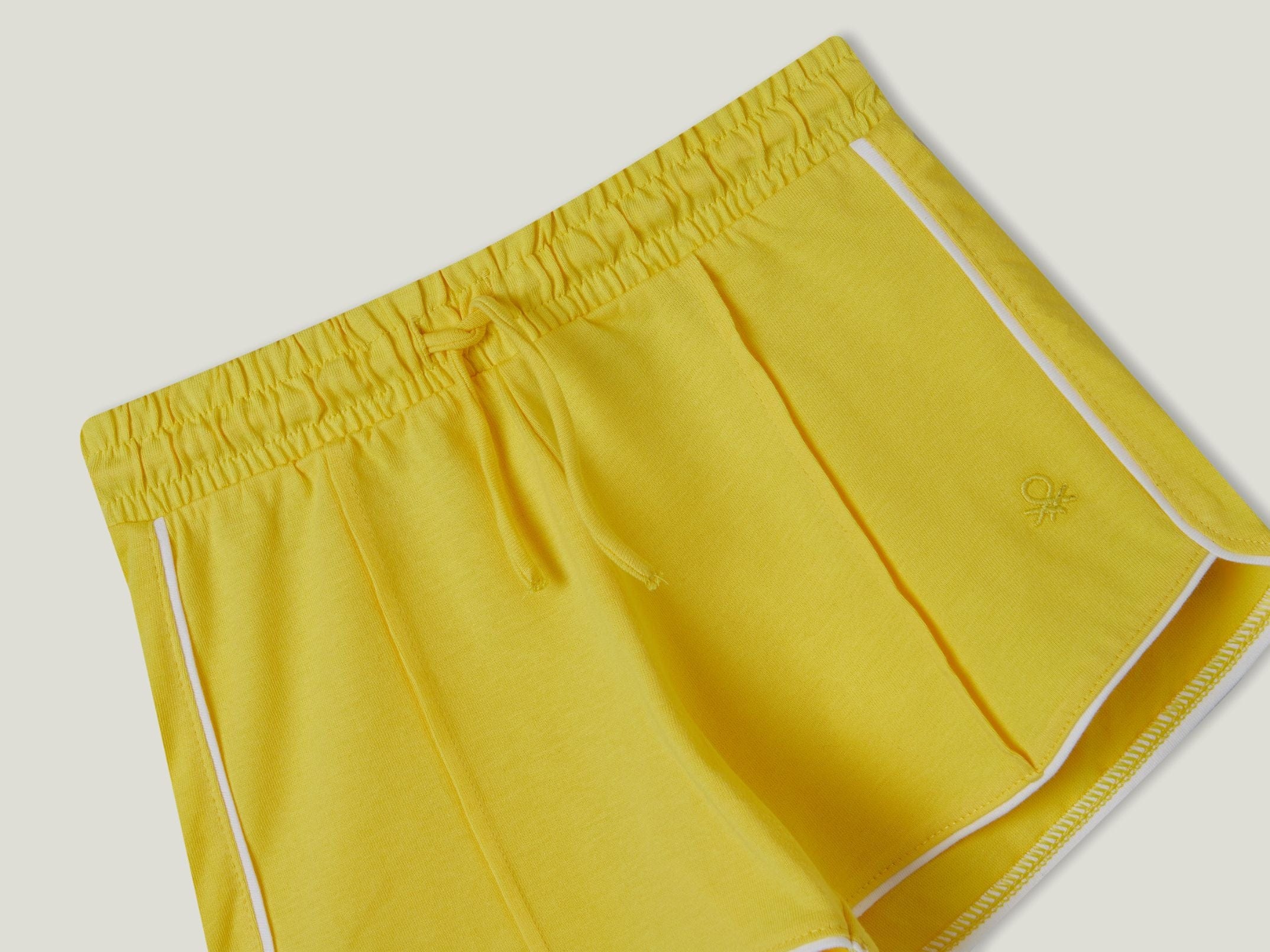100% cotton shorts with drawstring