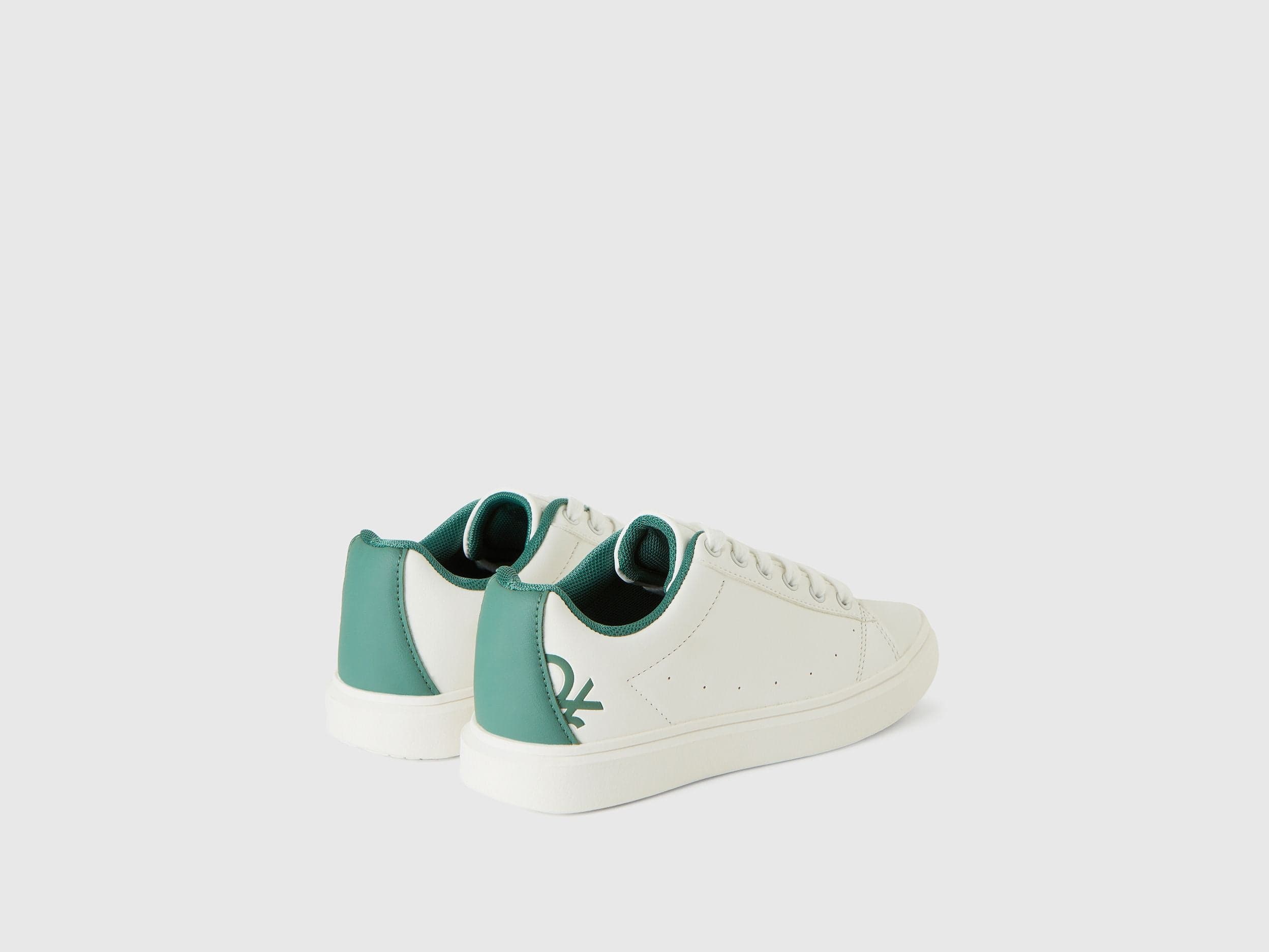 Low-top sneakers with logo