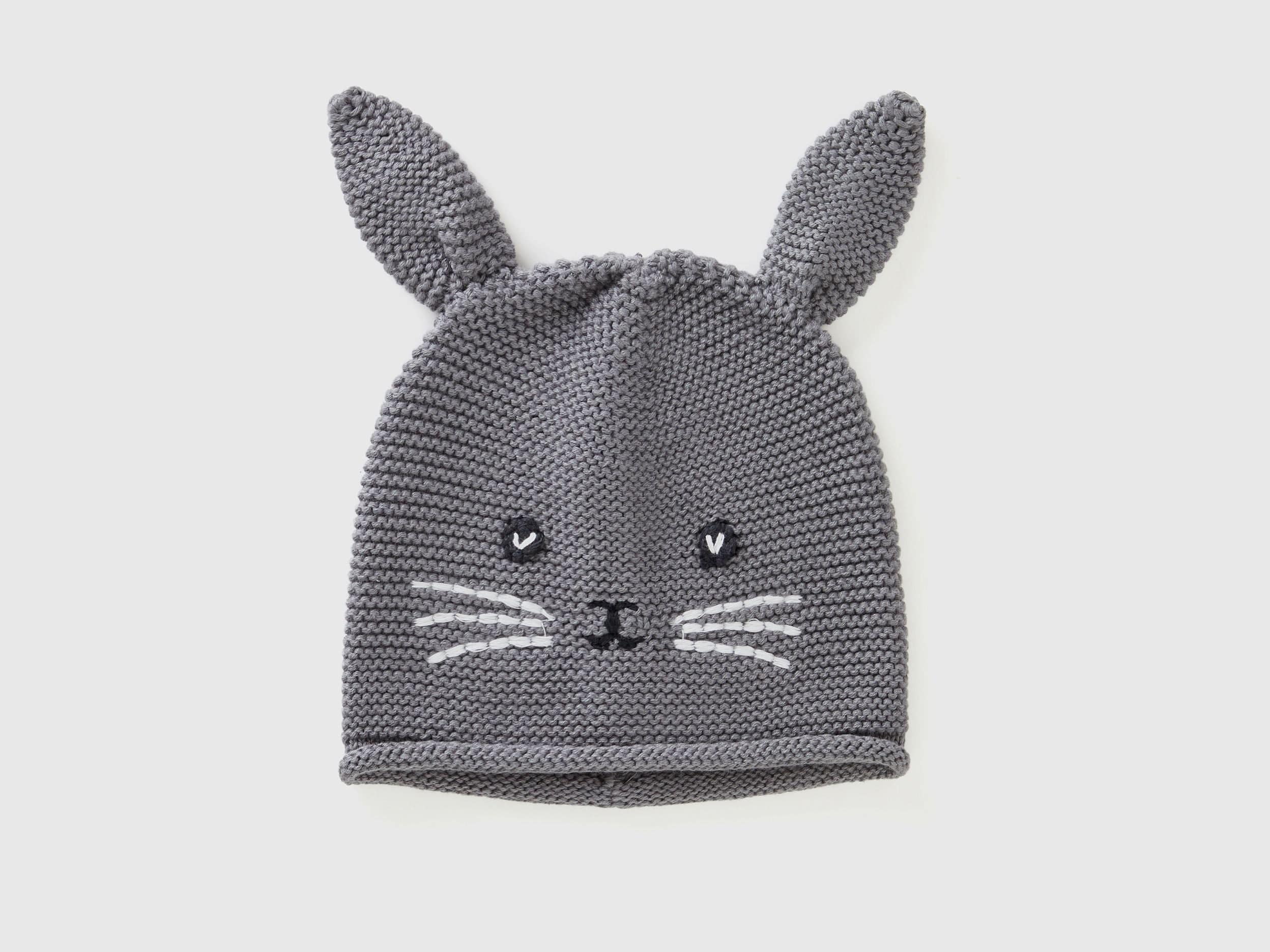 Tricot hat with applique