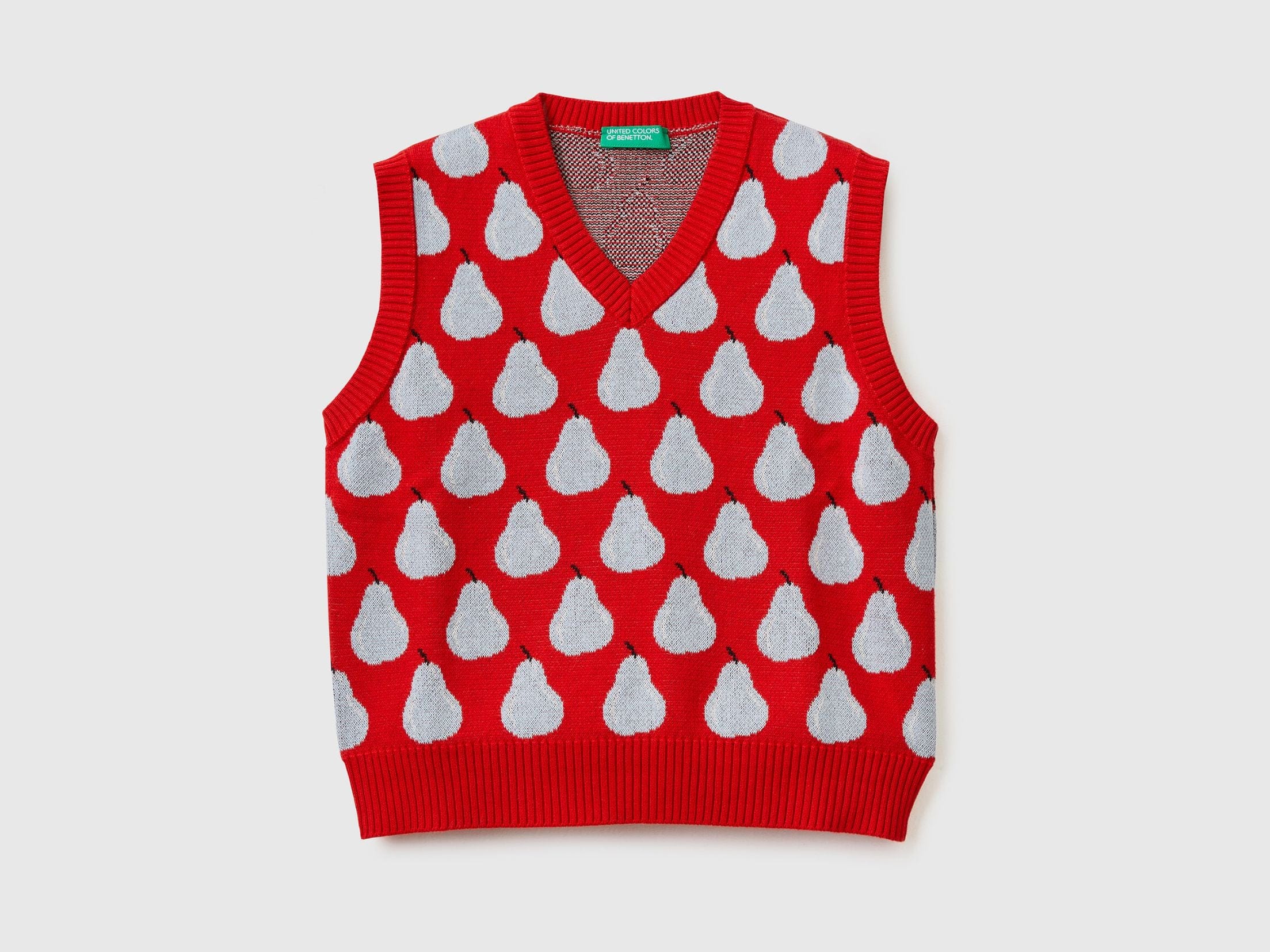 Vest with fruit pattern