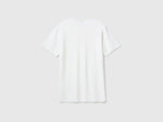 V-neck t-shirt in 100% cotton