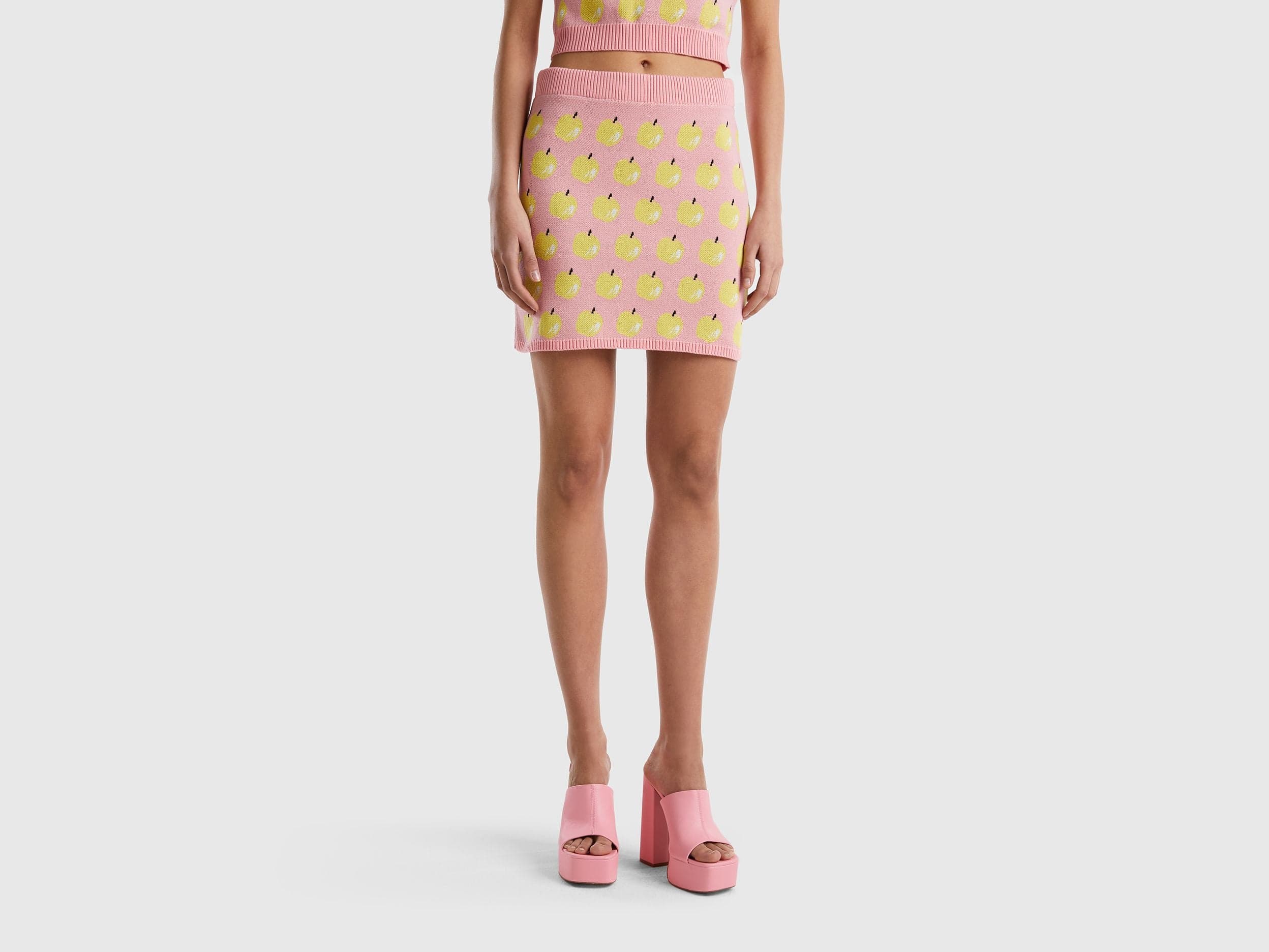 Mini skirt with fruit pattern