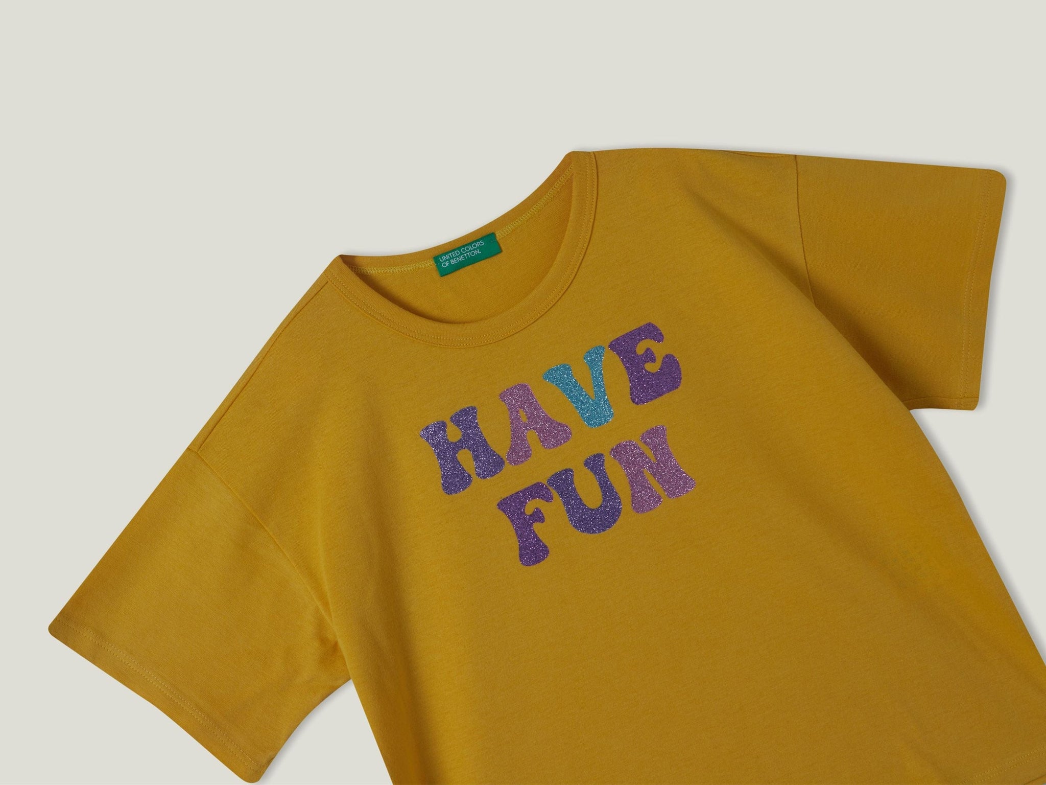 T-shirt with glittery print