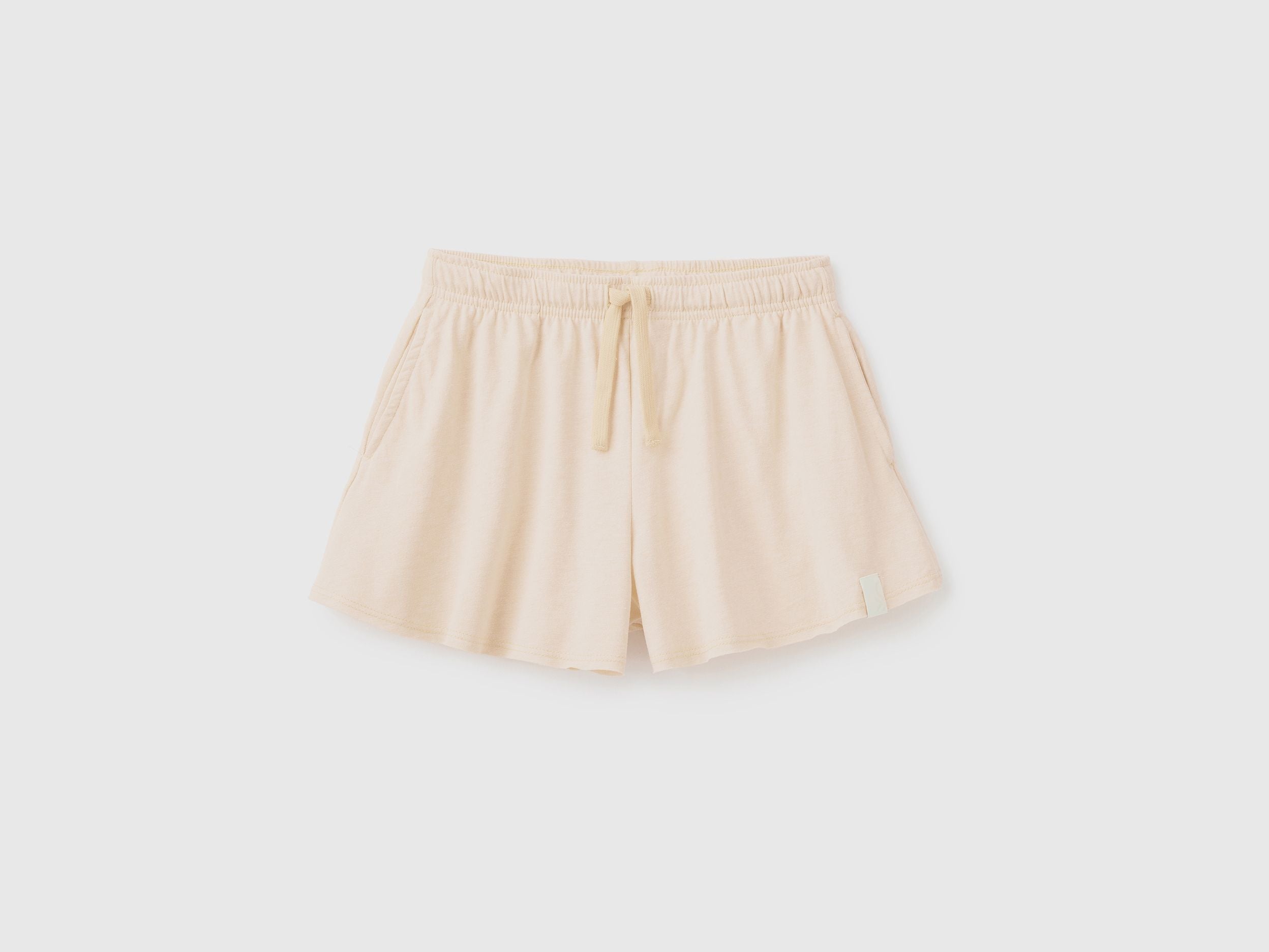 Shorts in recycled fabric