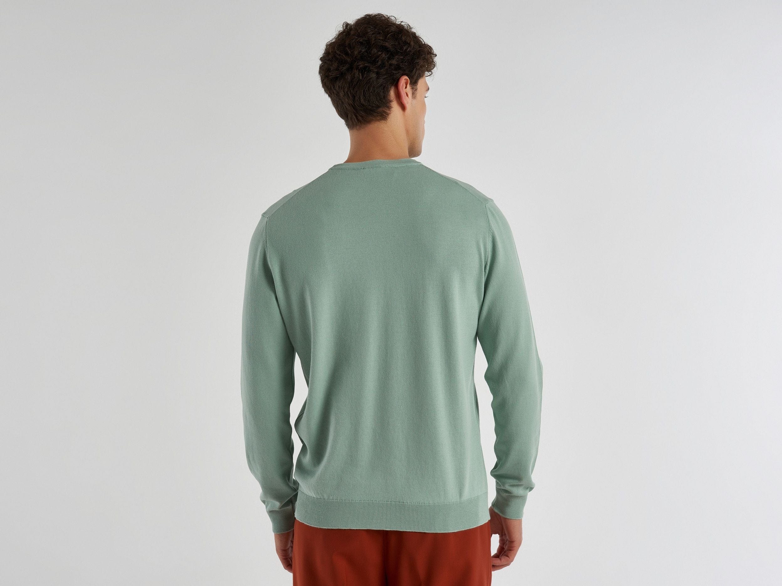 Crew neck sweater in 100% cotton
