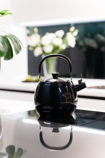 Vialli Design Kettle With A Whistle Polished Graphite Bolla,2.5L