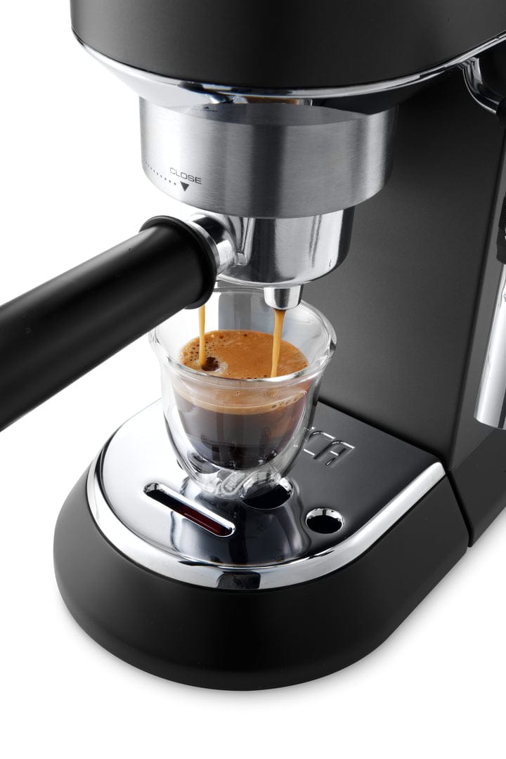 De'Longhi Pump Espresso Coffee Machine Ec685.Bk + De'Longhi Electric Coffee Grinder Kg210