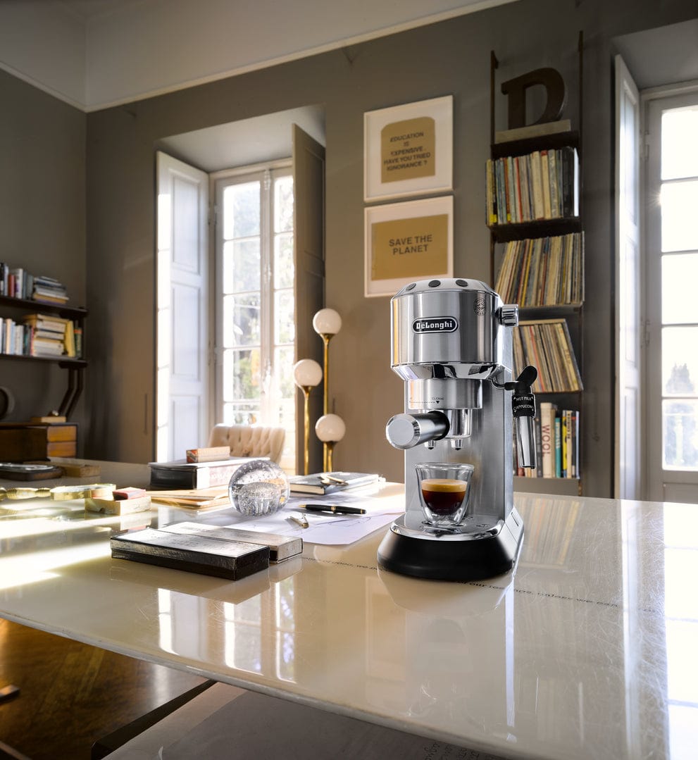 De'Longhi Pump Espresso Coffee Machine Ec685.M + De'Longhi Electric Coffee Grinder Kg210