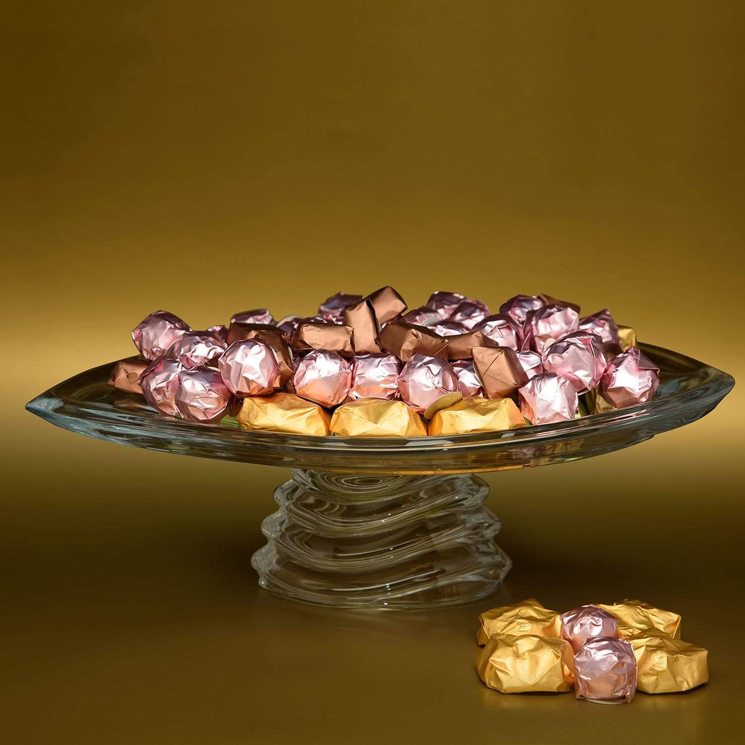 Bohemia Crystal Glass Wave Footed Plate with 1kg chocolate - 36 cm - 5391195 - Jashanmal Home